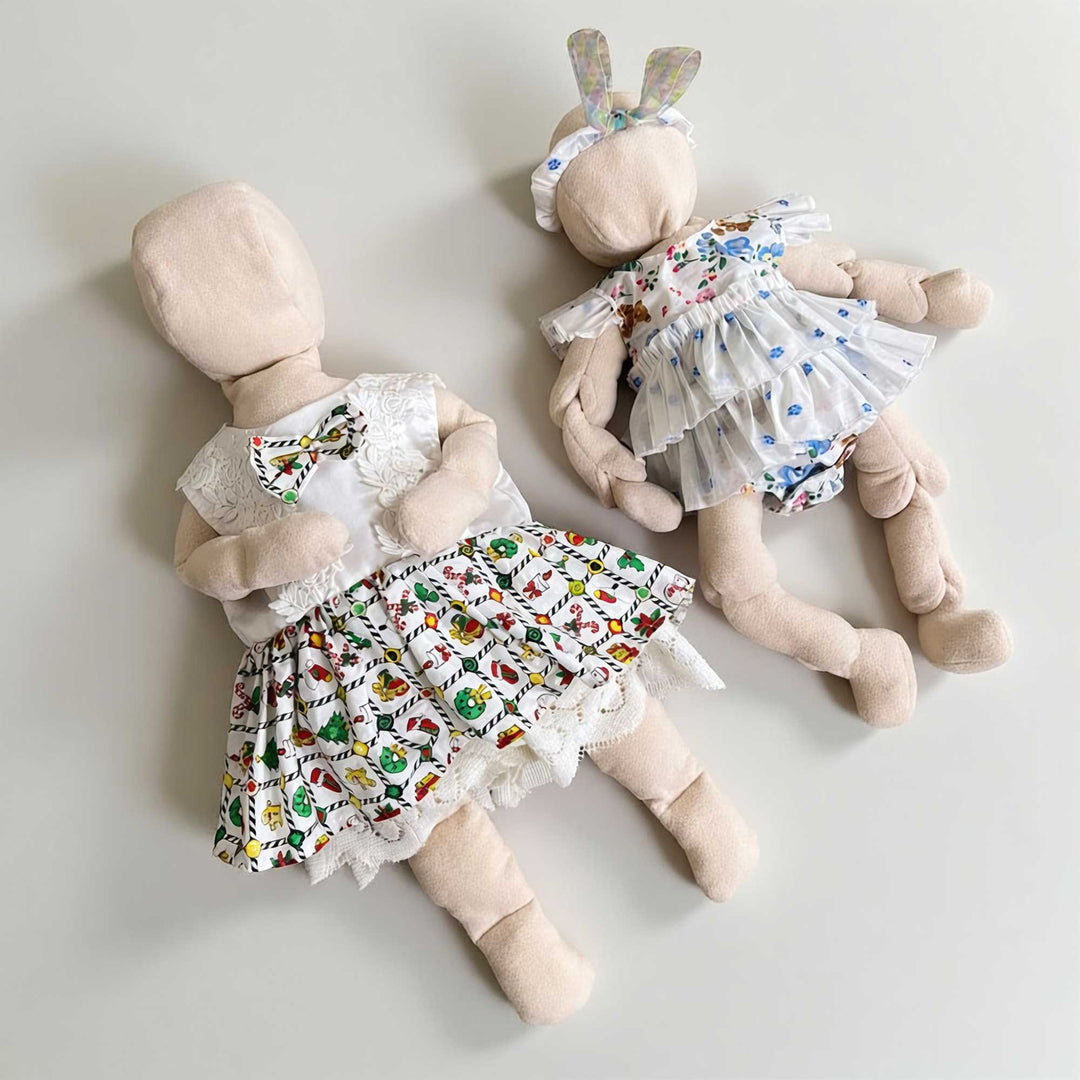 A fleece jointed movable doll available in 54cm and 64cm and skin tones, for newborn photography.